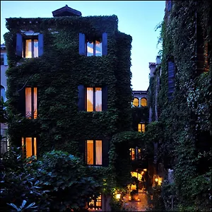 Flora Otel